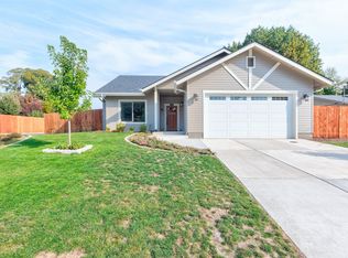 1135 SW Erica Dr, Grants Pass, OR 97526