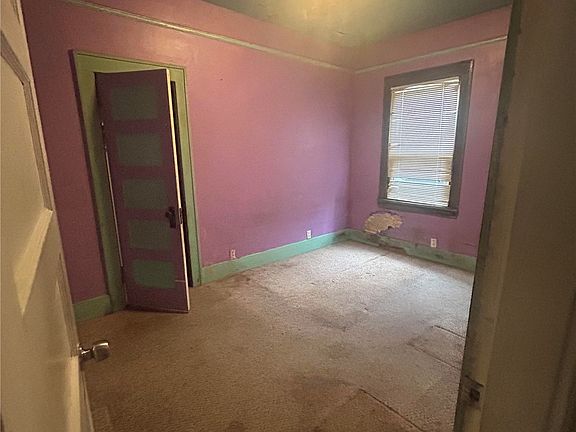 5th image of 911 W Wishkah Street