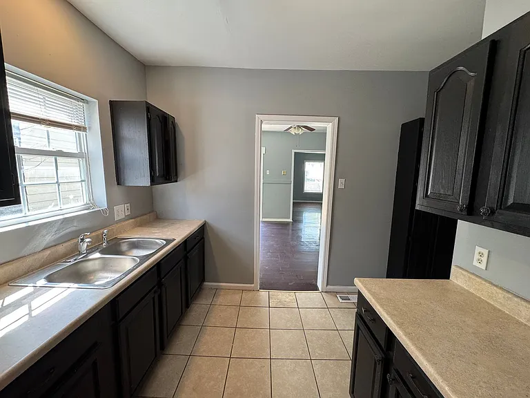 439 N Forest Ave — Photo 15