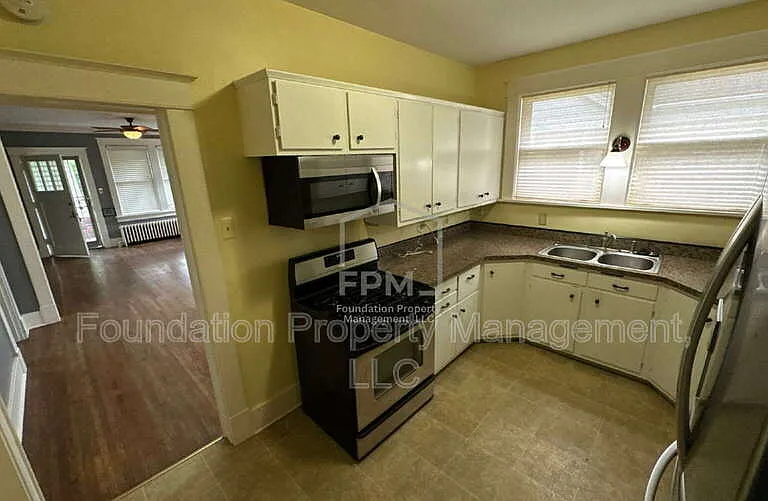 954 Sheridan St — Photo 5