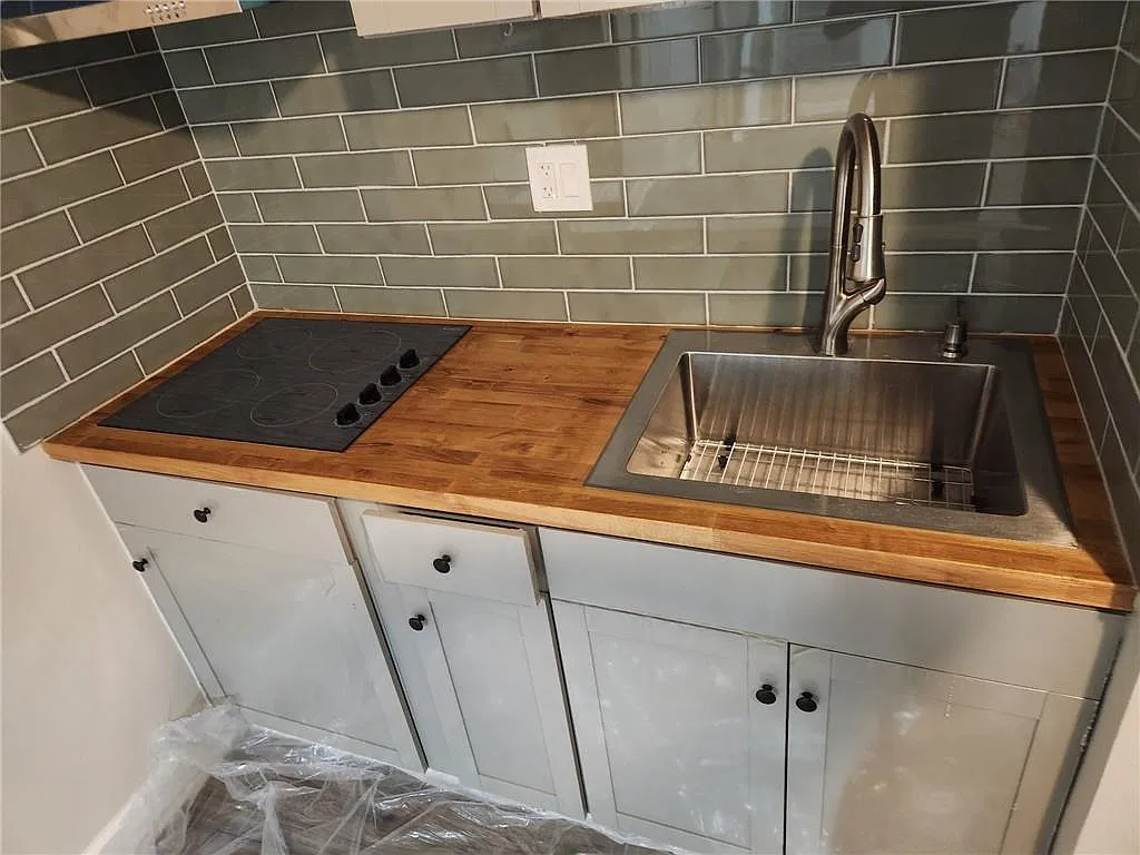1 bed, 1.0 bath, 900 sqft, $1,600 — Photo 2