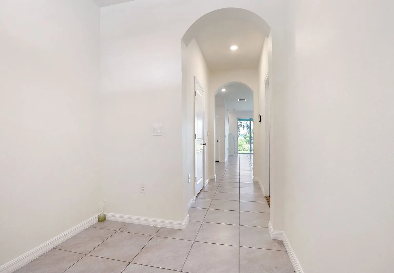 3 bed, 2.5 bath, 1673 sqft, $2,000 — Photo 4