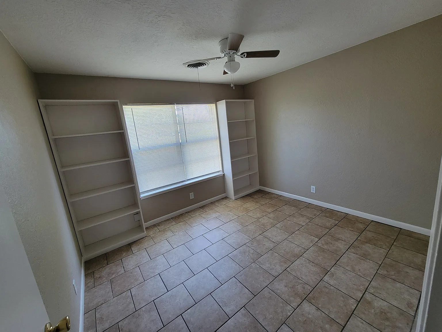 3 bed, 1249 sqft, $1,700 — Photo 3