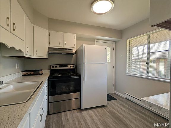 5th image of 7499 Hazelcrest Dr APT F