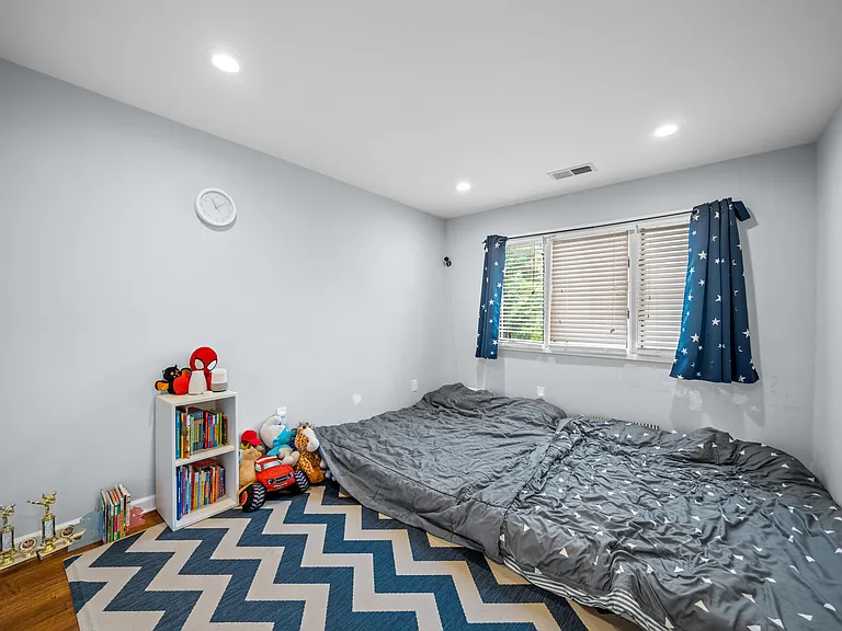 22 Pamrapo Ct W — Photo 29