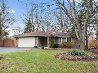 11730 S Glen Rd, Palos Park, IL 60464