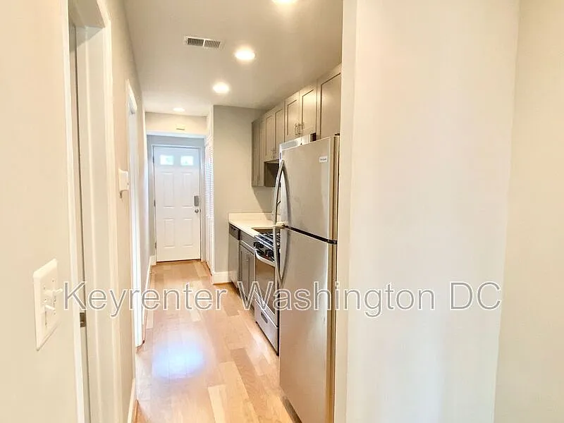 2 bed, 1.0 bath, 550 sqft, $1,525 — Photo 4