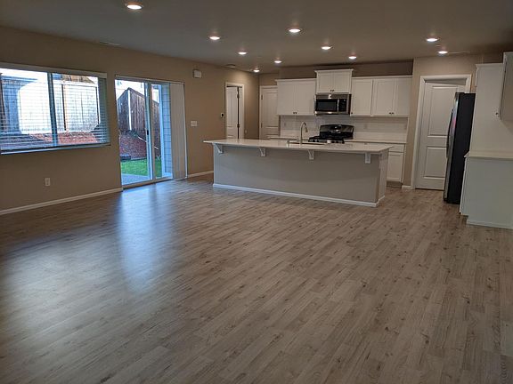5th image of 3368 Hoffman Hill Blvd
