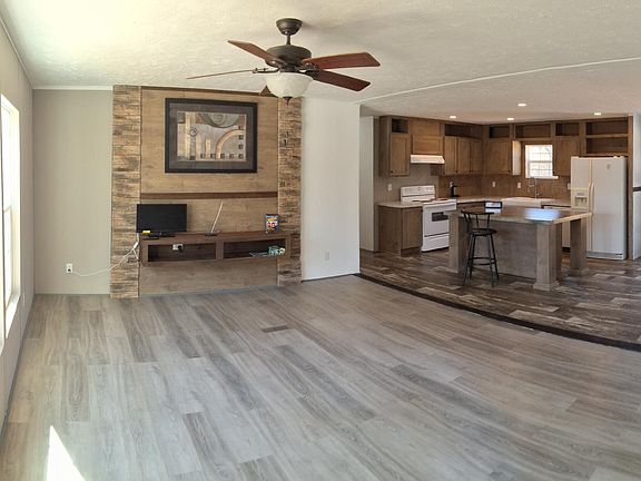 4th image of 523 N Point Rd