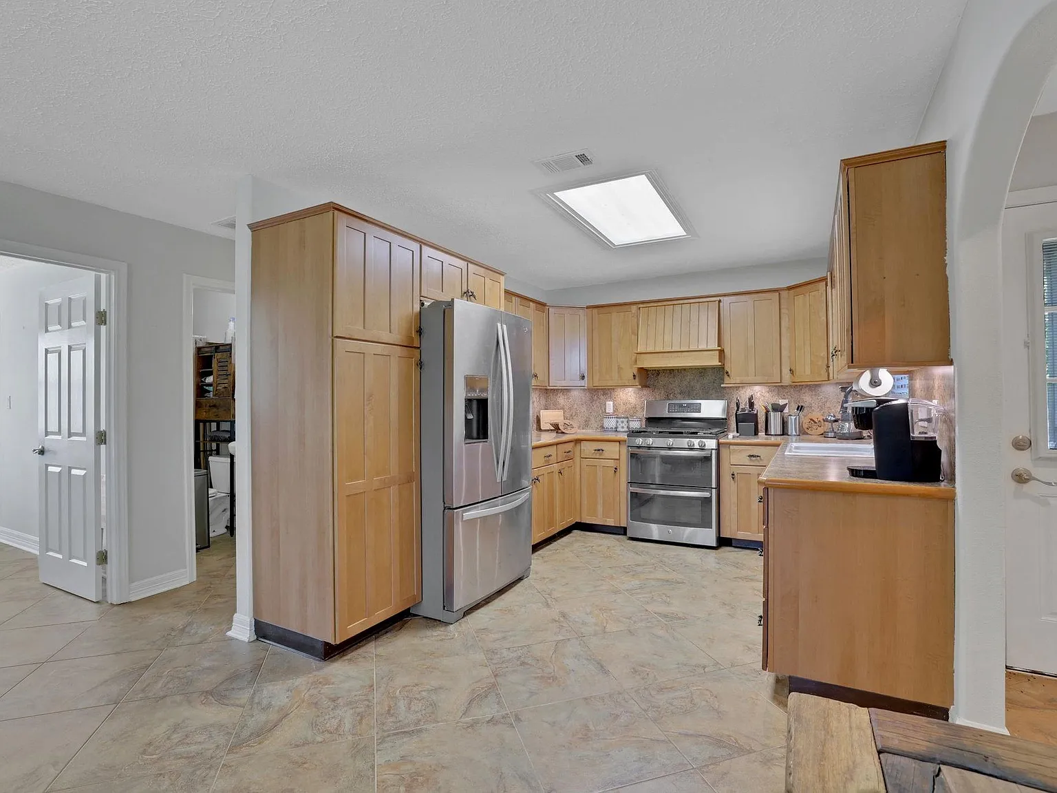 2 bed, 3.0 bath, 1584 sqft, $3,700 — Photo 4