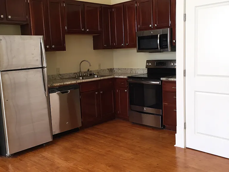 715 Sherman St #2 — Photo 3