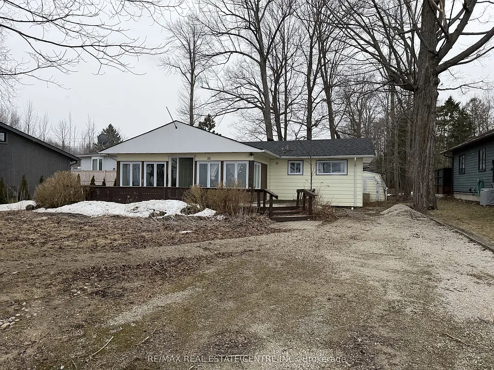 35 Lakeside Ave