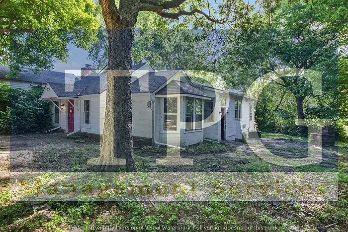 2121 N River Blvd — Photo 2