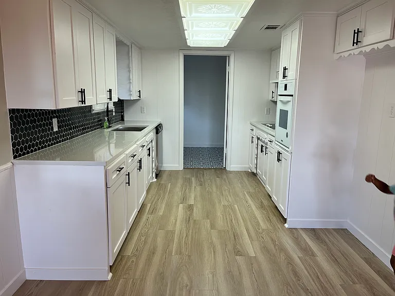 709 S Farmington Rd — Photo 3