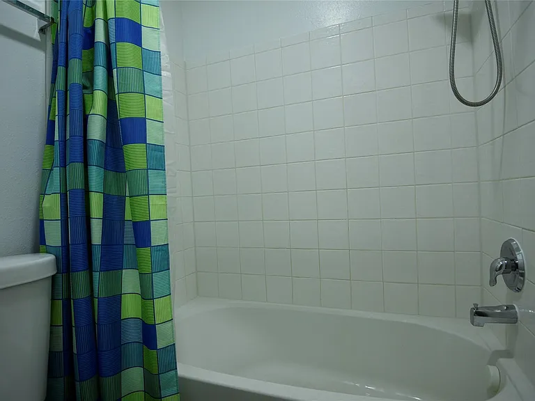 1008 Andrews St — Photo 14