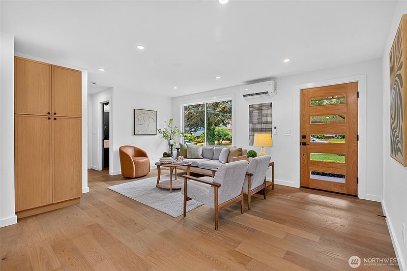 3rd image of 3152 NE 82nd Street