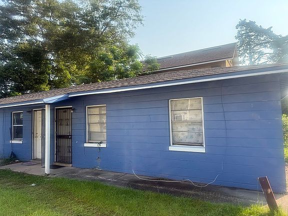 4th image of 751 Crestwood St