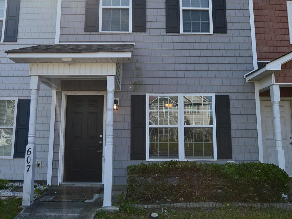 27 E Doris Ave #607