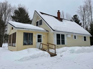 662 Green Woods Rd, Peru, ME 04290