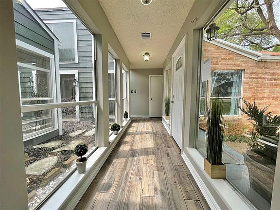 2nd image of 2831 Meadowcreek Dr