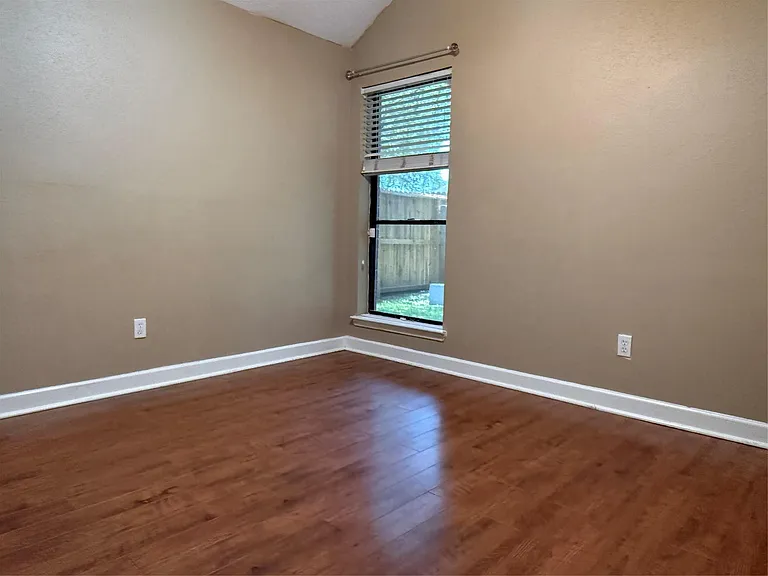 1026 Saint John Dr — Photo 8
