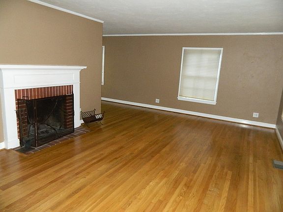 5th image of 841 W Mariposa Ave