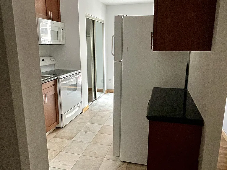370 W 30th St #PHA — Photo 9