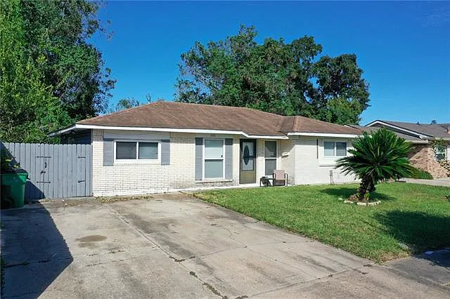 4 bed, 1.0 bath, 1297 sqft, $1,650 — Photo 2