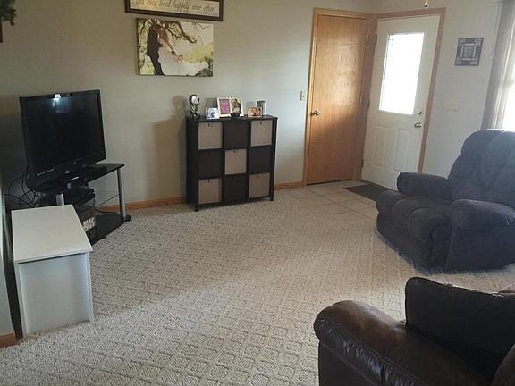 3rd image of 141 Emerald Ln
