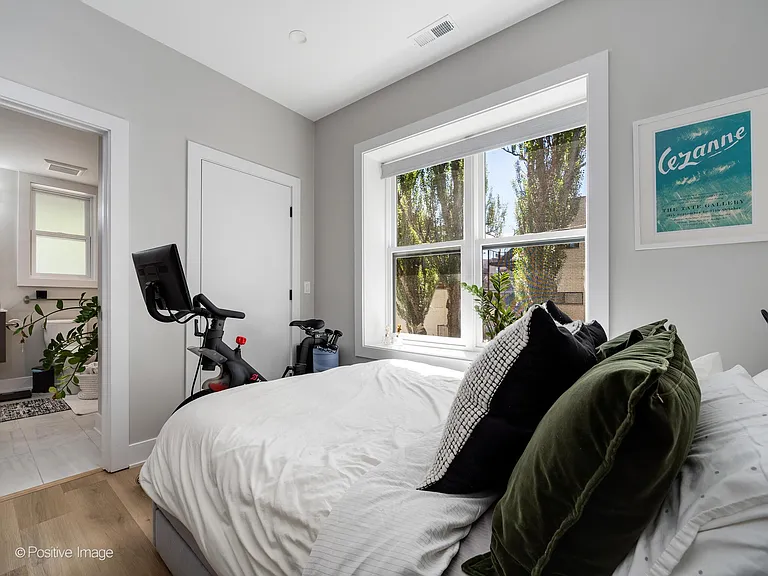 833 N Hoyne Ave #2S — Photo 9