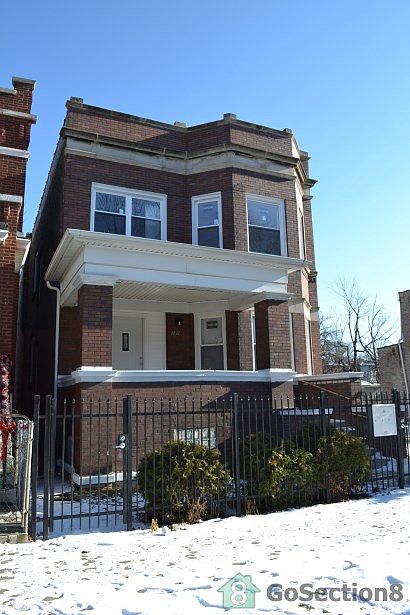1st image of 221 N Leamington Ave #1