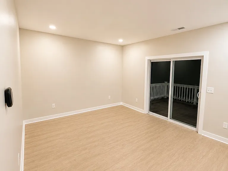 421 Oak St — Photo 14