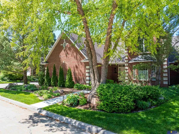 6427 Lone Tree Dr, Lincoln, NE 68512