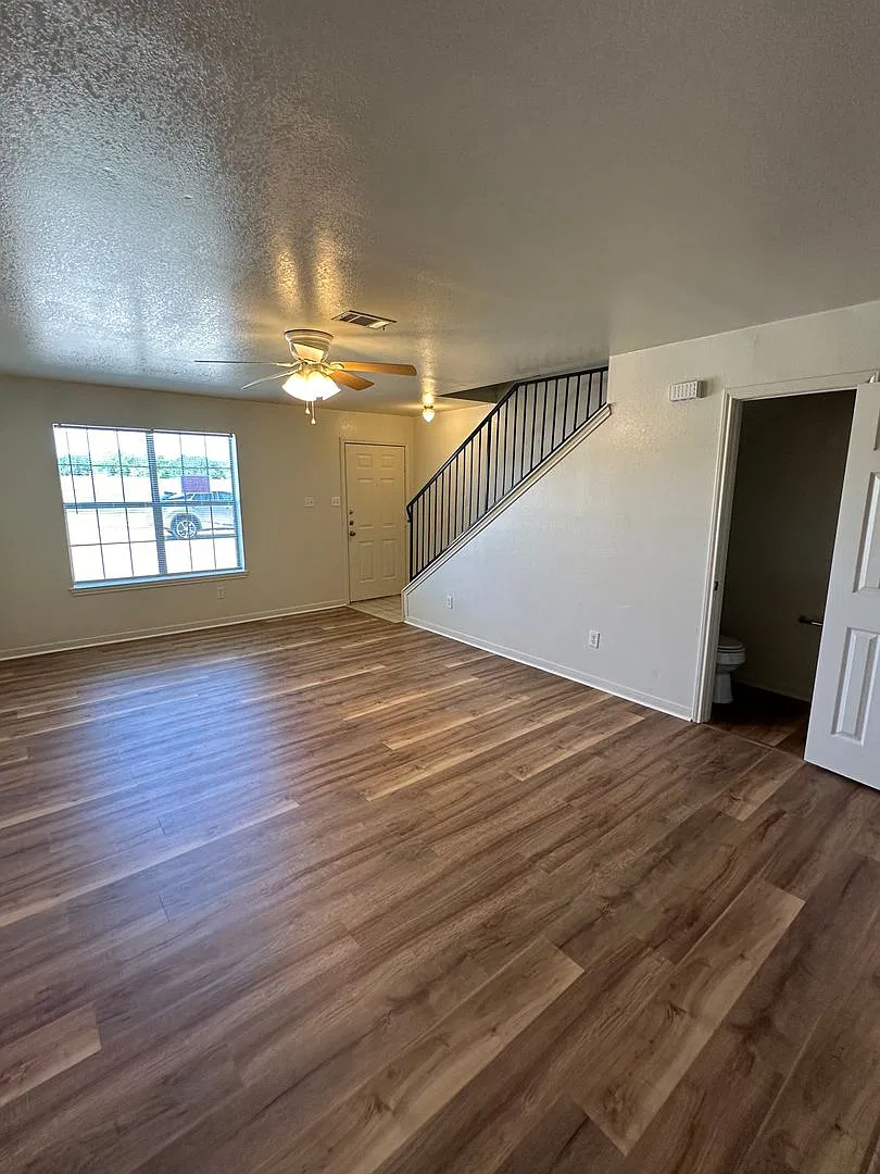 709 S Amy Ln — Photo 4