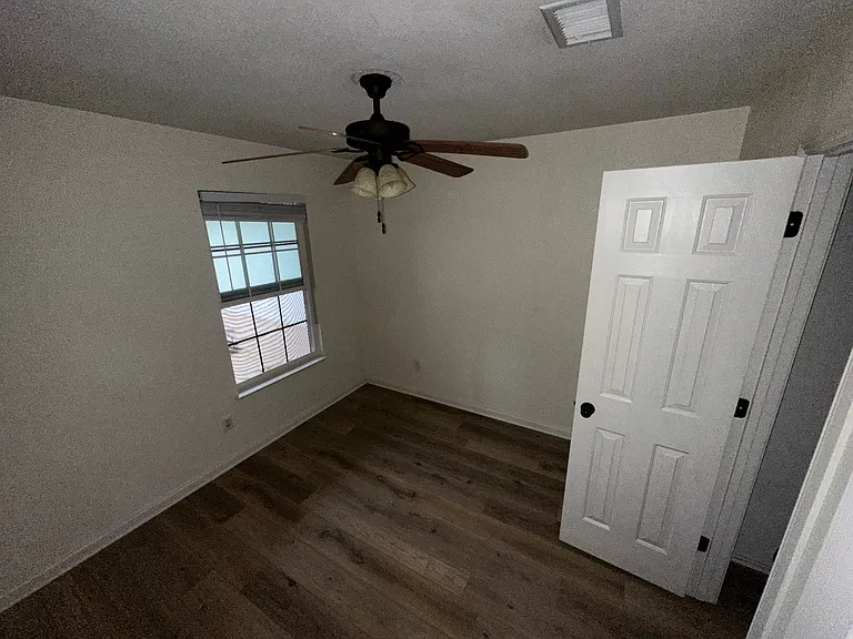625 Main St — Photo 14