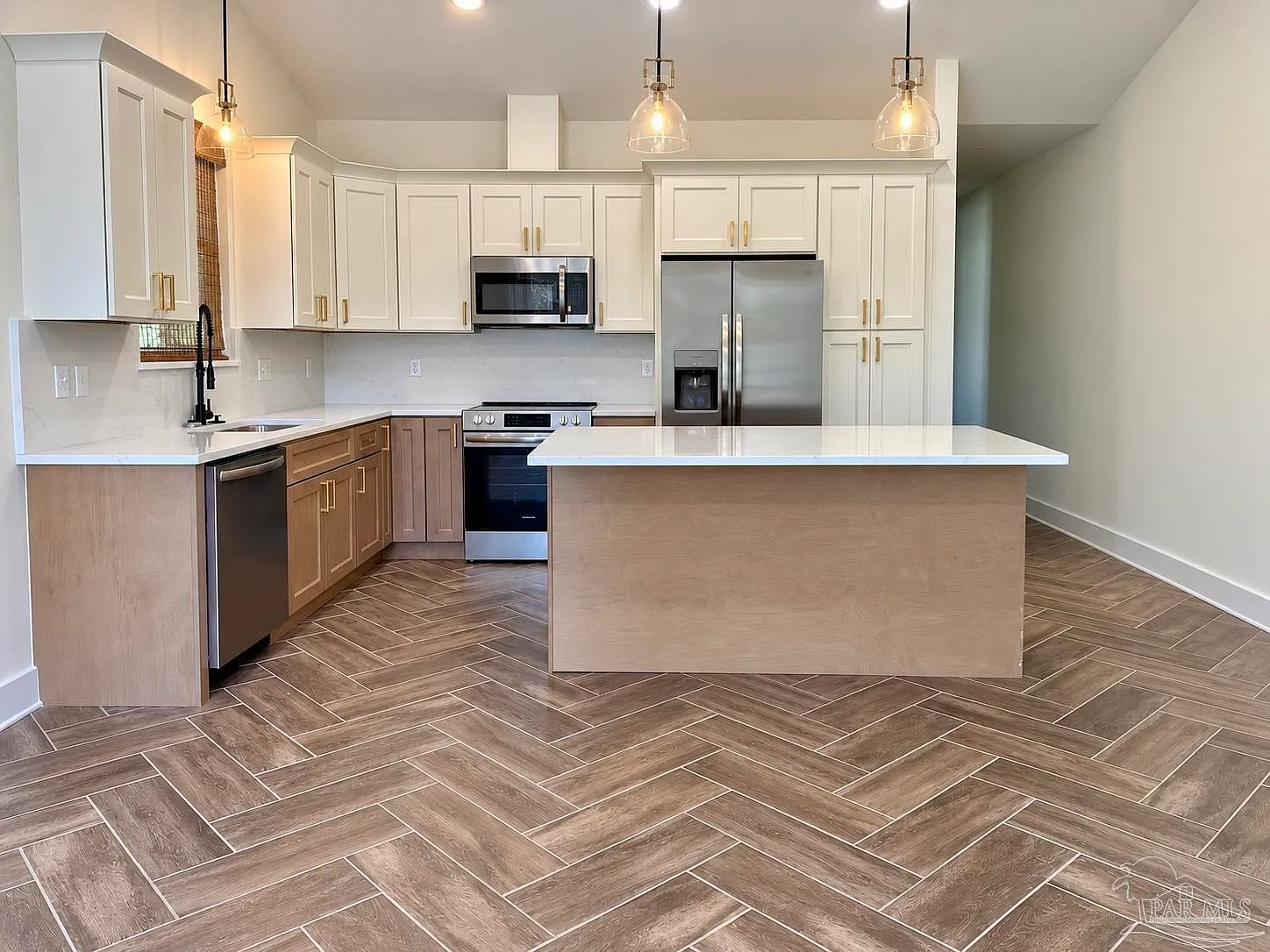 2 bed, 1000 sqft, $2,300 — Photo 3
