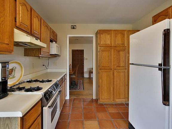 4th image of 727 E Nottingham Dr