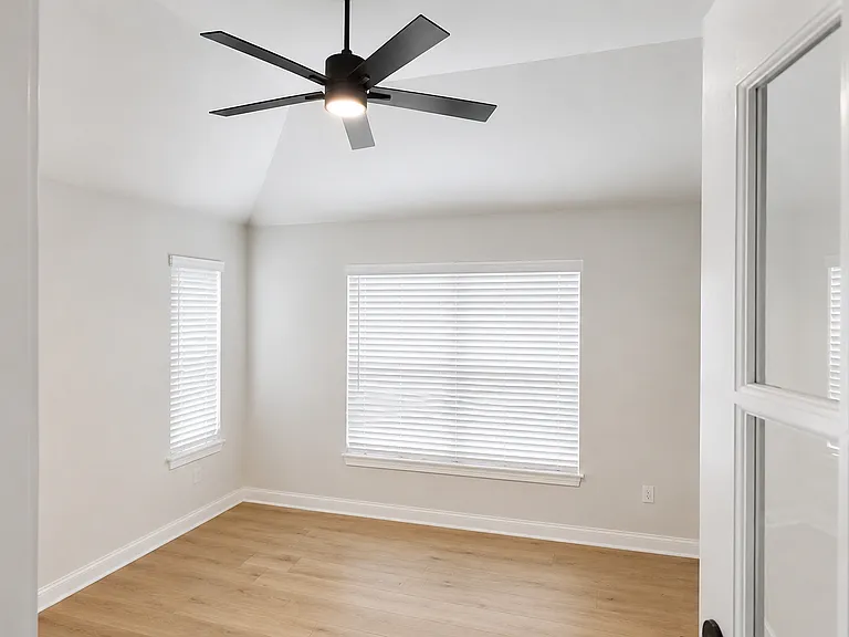 5225 Rowlan Row — Photo 10