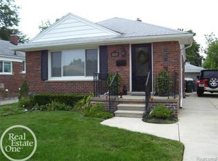 26109 Ursuline Saint, Saint Clair Shores, MI 48081