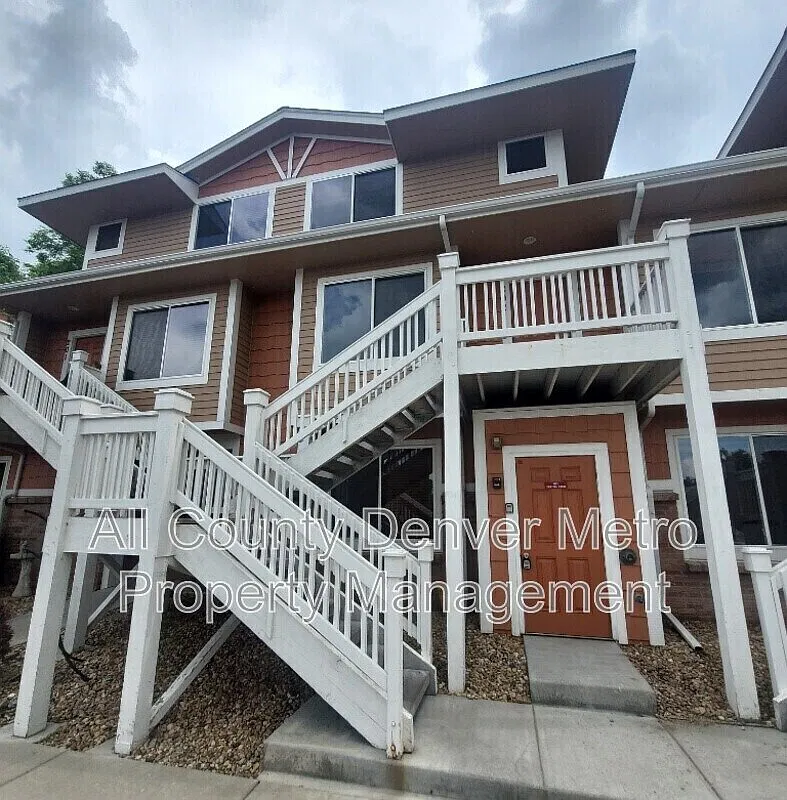 2 bed, 2.0 bath, 1048 sqft, $1,985 — Photo 2