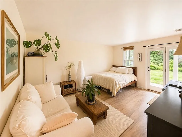 520 Corey Ln — Photo 17