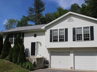 101 Rimbrave Dr, Gansevoort, NY 12831