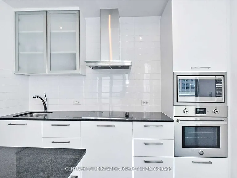 12 York St #5202 — Photo 11