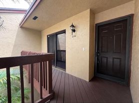 206 Lakeview Dr E