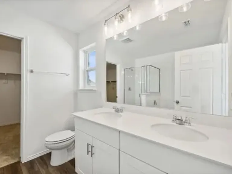701 Union Dr — Photo 3