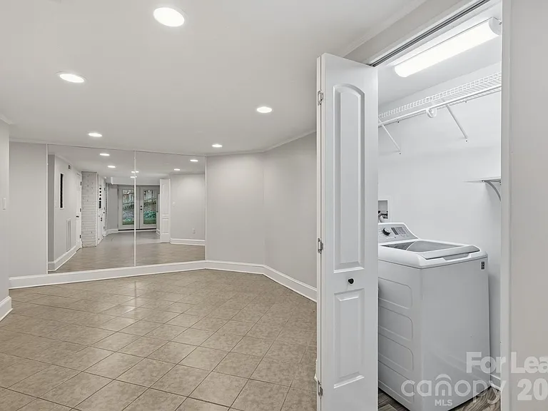 2525 Runnymede Ln — Photo 5
