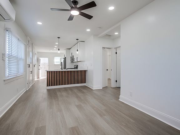 4th image of 3693 43rd St