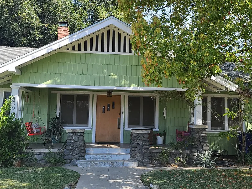 135 E Jefferson Ave