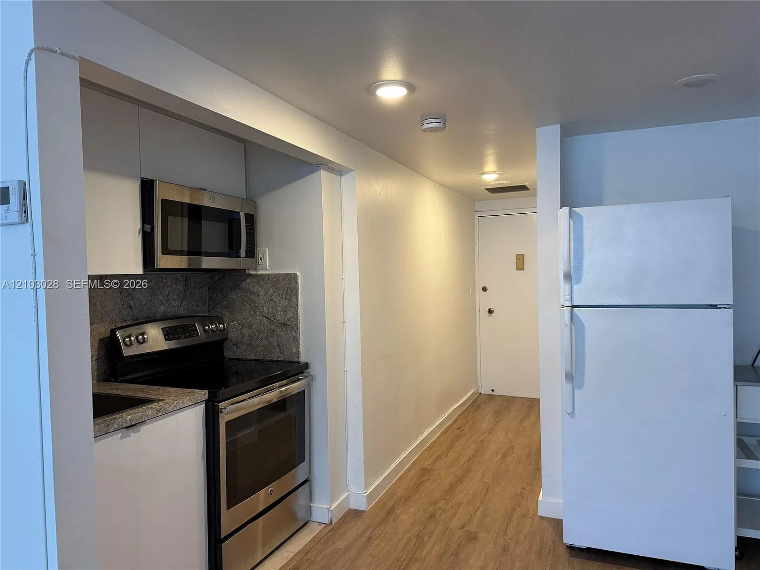 Four Ambassadors Condo Ph — Photo 3