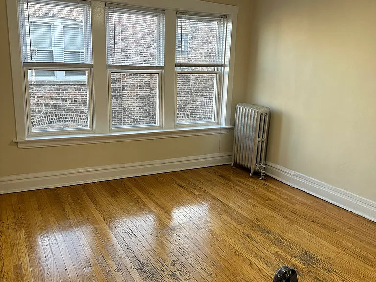 2215 S 58th Ave — Photo 3